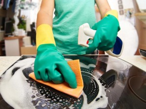 Cleaning kitchen utensils